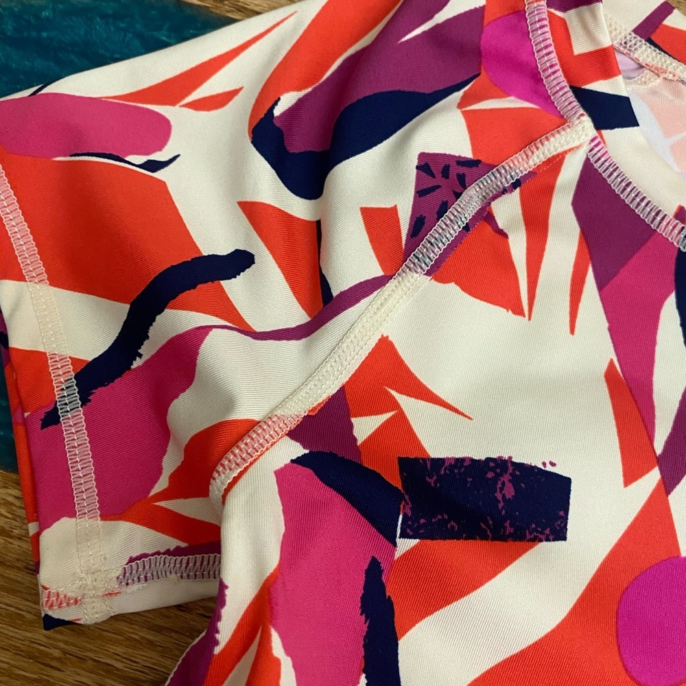 Vibrant Abstract Crop Top - Picture 6 of 8